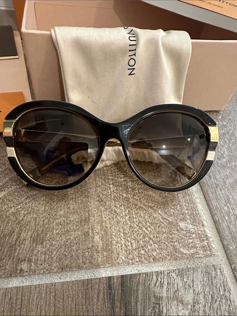 Louis Vuitton Luxury petit soupcon cat  Sunglasses